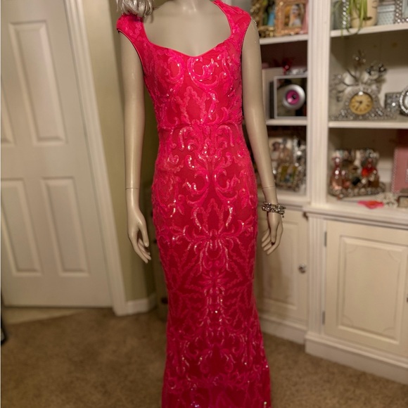 Elegant Pink Evening Gown - Picture 2 of 6